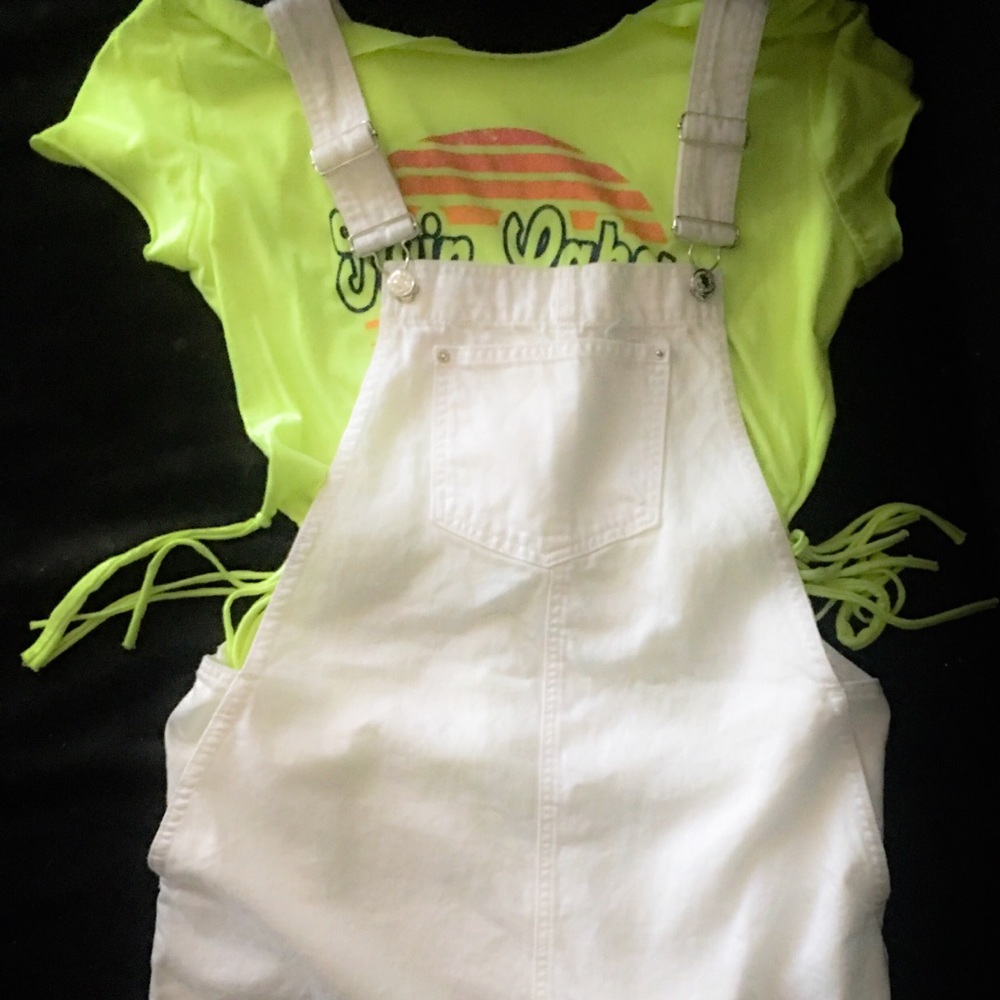 Forever 21 White Denim Pinafore! Size Medium ❤️